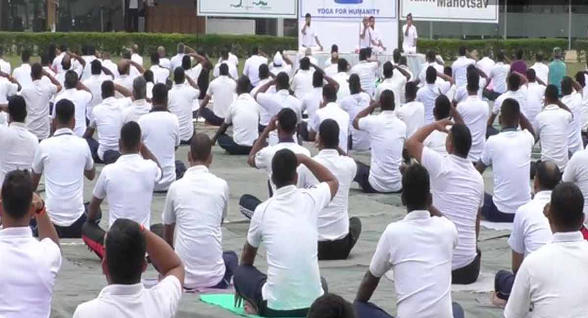 J-K: Indian Army personnel perform yoga at 13,000 ft on 8th International Yoga Day
