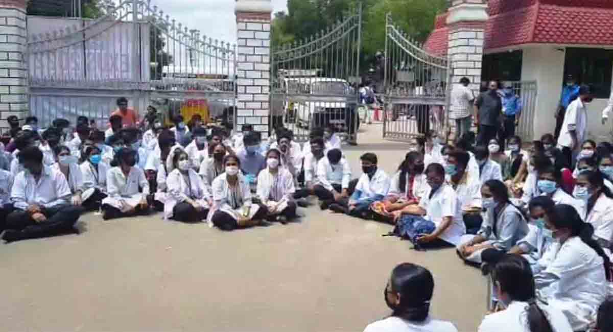 Sangareddy: Medicos stages protest at MNR Medical College