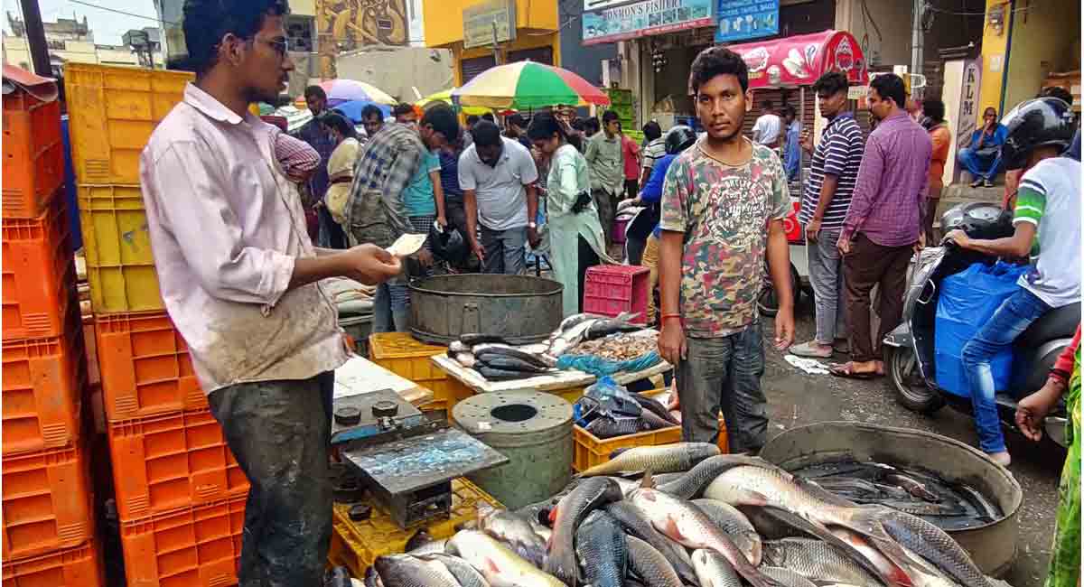 Hyderabad: People throng fish markets on Mrigasira Karthi