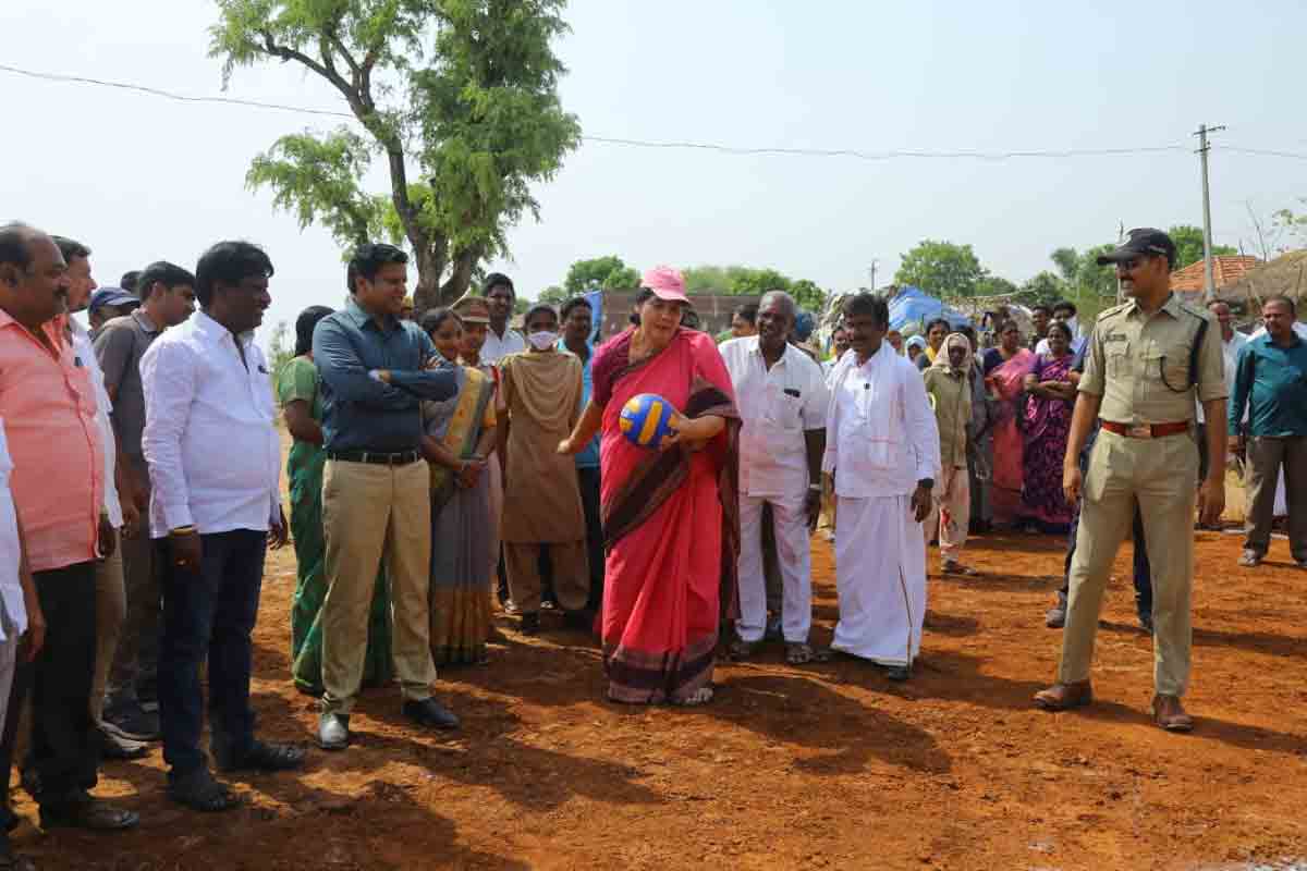 Satyavathi Rathod inaugurates ‘Bruhat Palleprakruthi Vanam’ at Chalvai in Mulugu
