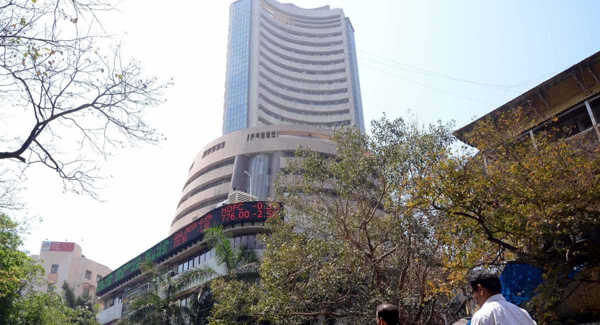 Sensex tumbles 375 points in early trade amid weak global markets, Nifty tanks 427 points