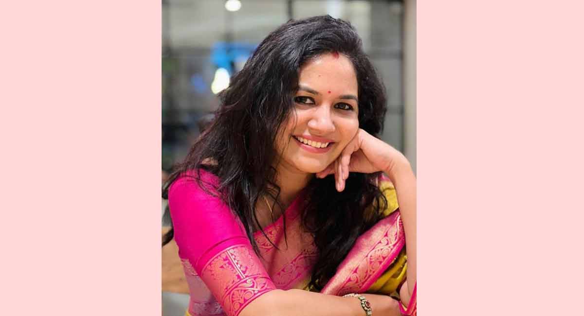 Singer Sunitha takes part in Green India Challenge in Hyderabad