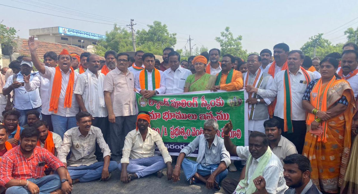 Hanamakonda: BJP leaders demand suspension of Inavolu SI, Parvathagiri Inspector