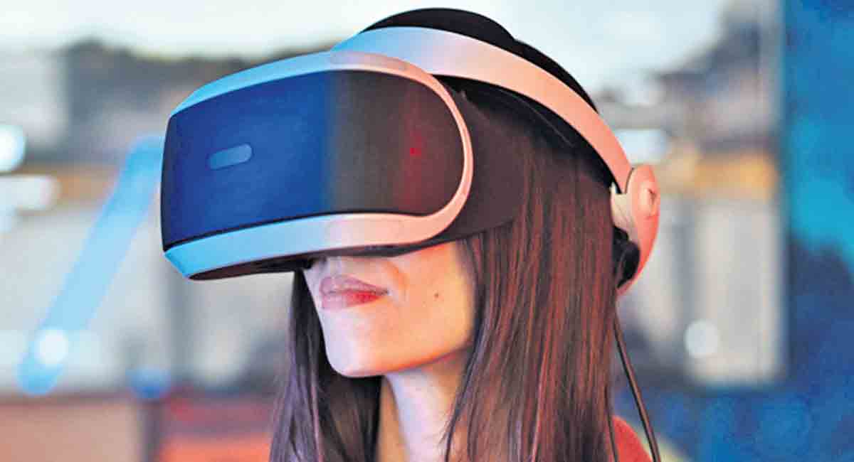 Tech Tok: Meta to make VR headsets