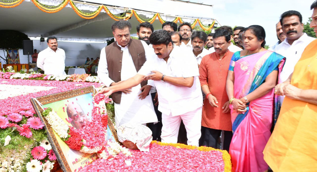 Telangana: Tributes paid to PV Narasimha Rao on his birth anniversary