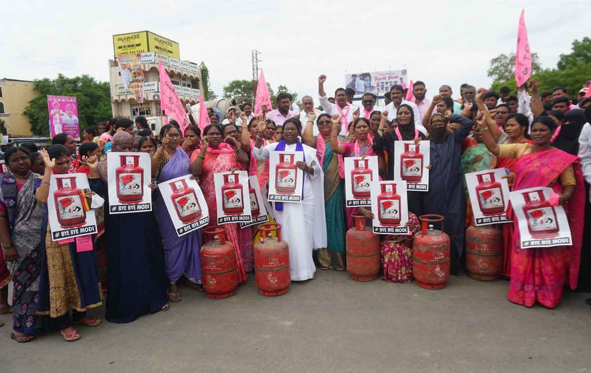 Widespread protests against LPG cylinder price hike in Adilabad