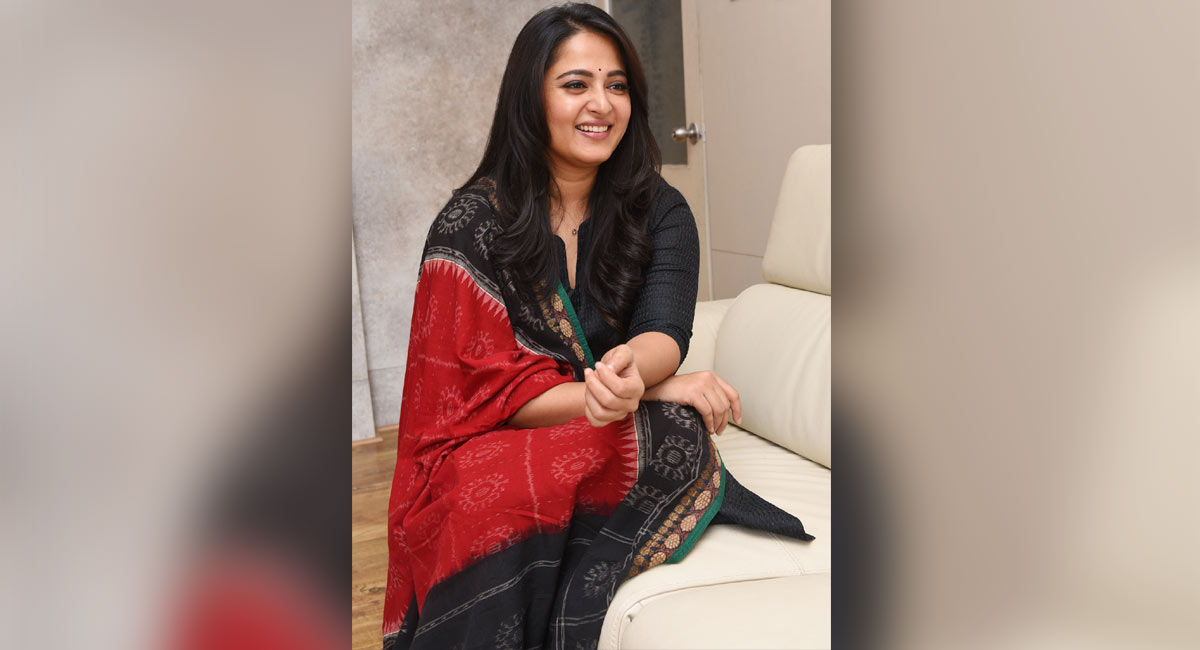 Anushka Shetty drops a de-glam look on Instagram; check it out