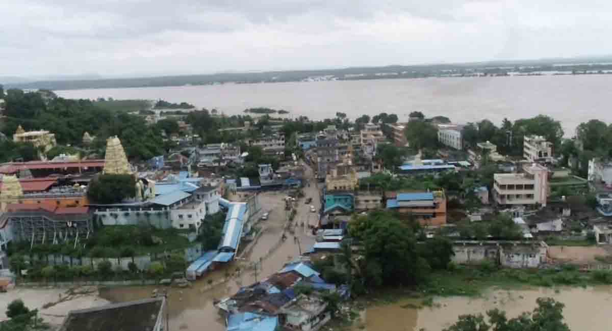Godavari flood situation at Bhadrachalam remains grim, river crosses 60 feet mark