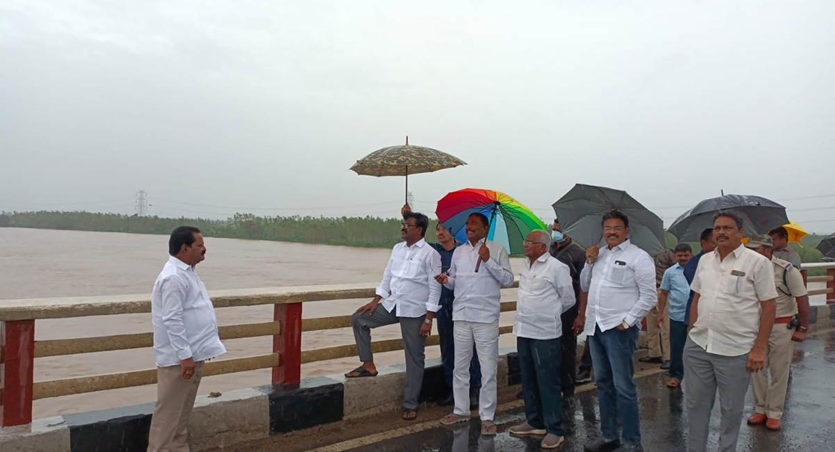 Telangana: Water level in Godavari recedes, third warning withdrawn
