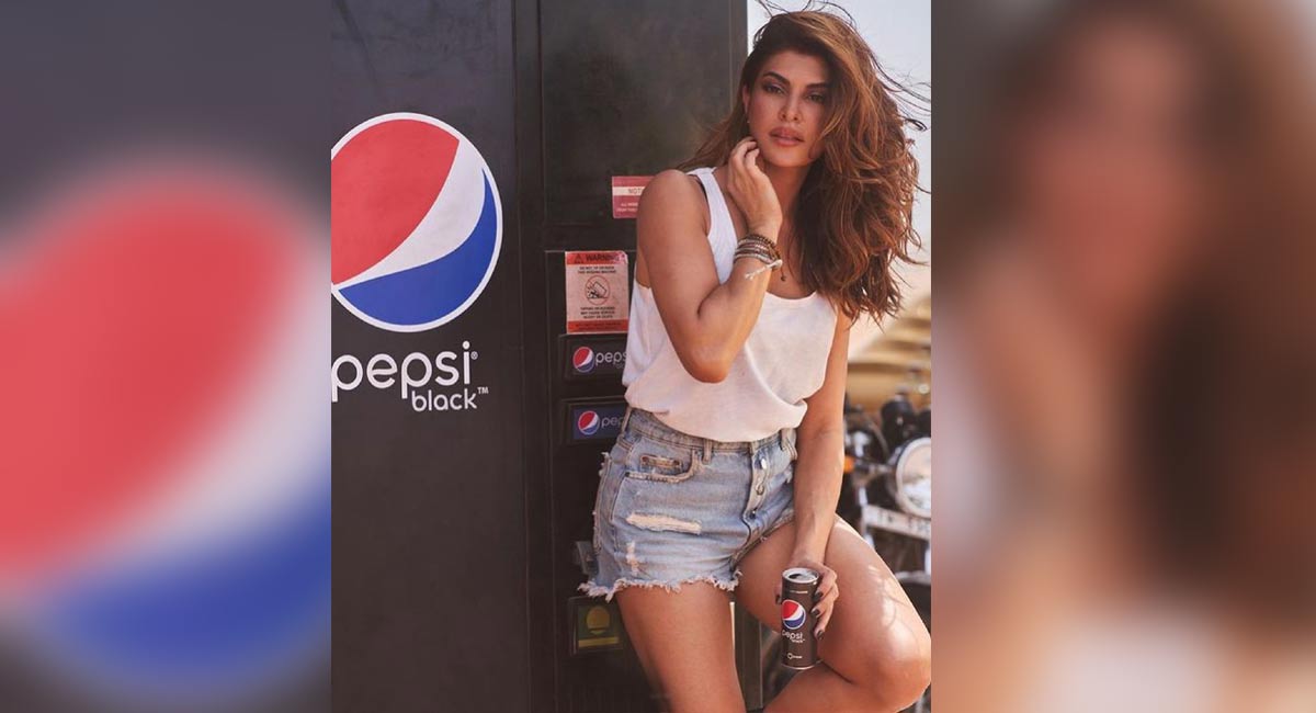 Jacqueline recreates Cindy Crawford iconic beverage commercial from 1992