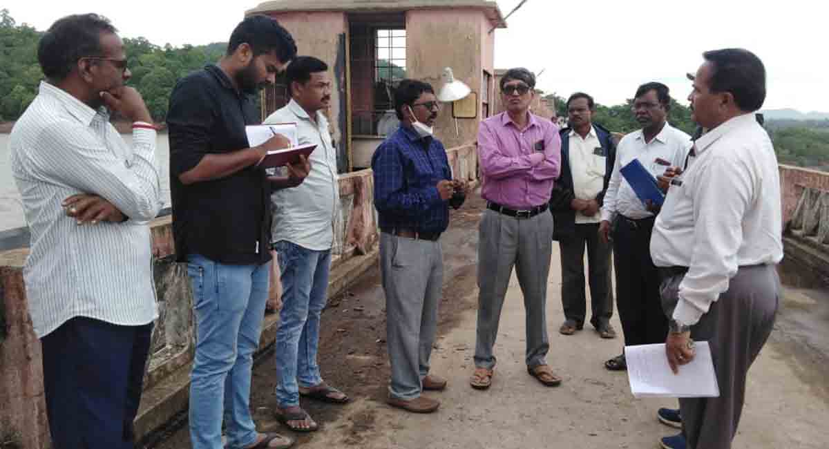 Experts inspect damaged Kaddam project in Nirmal