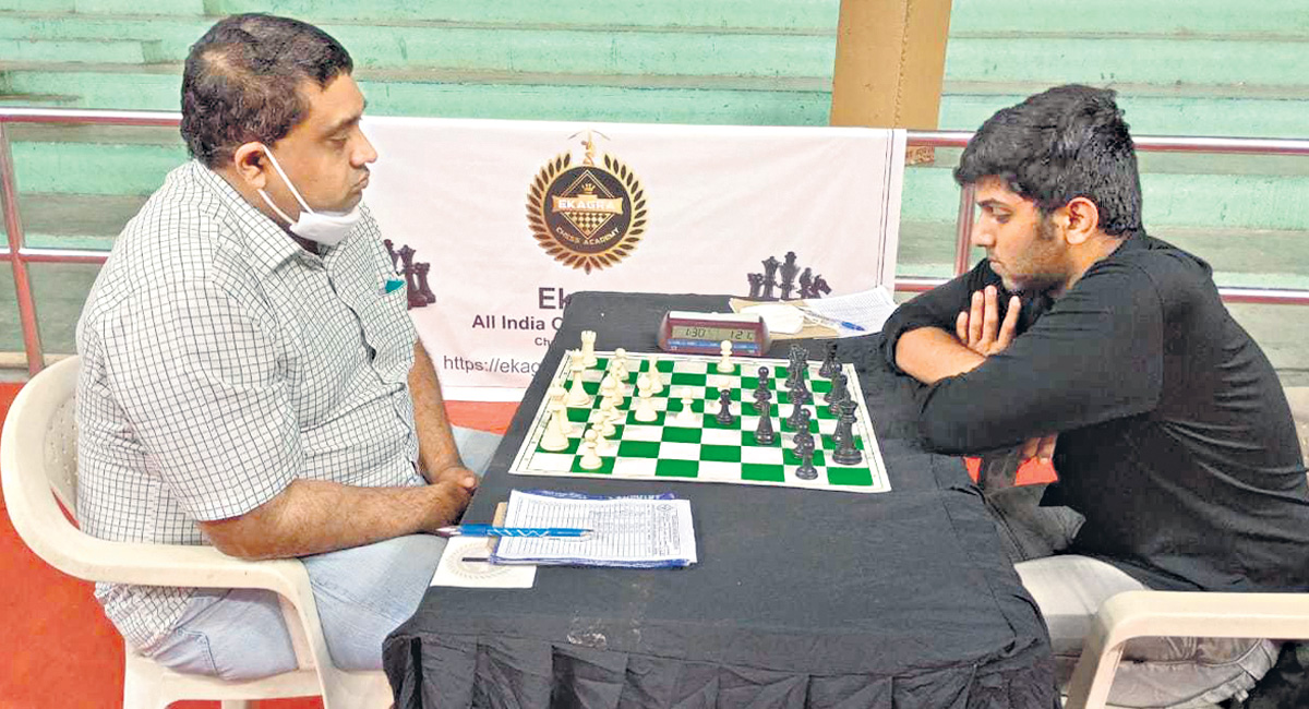 Fide Chess Tournament: Laxman beats Kishore to be in joint lead