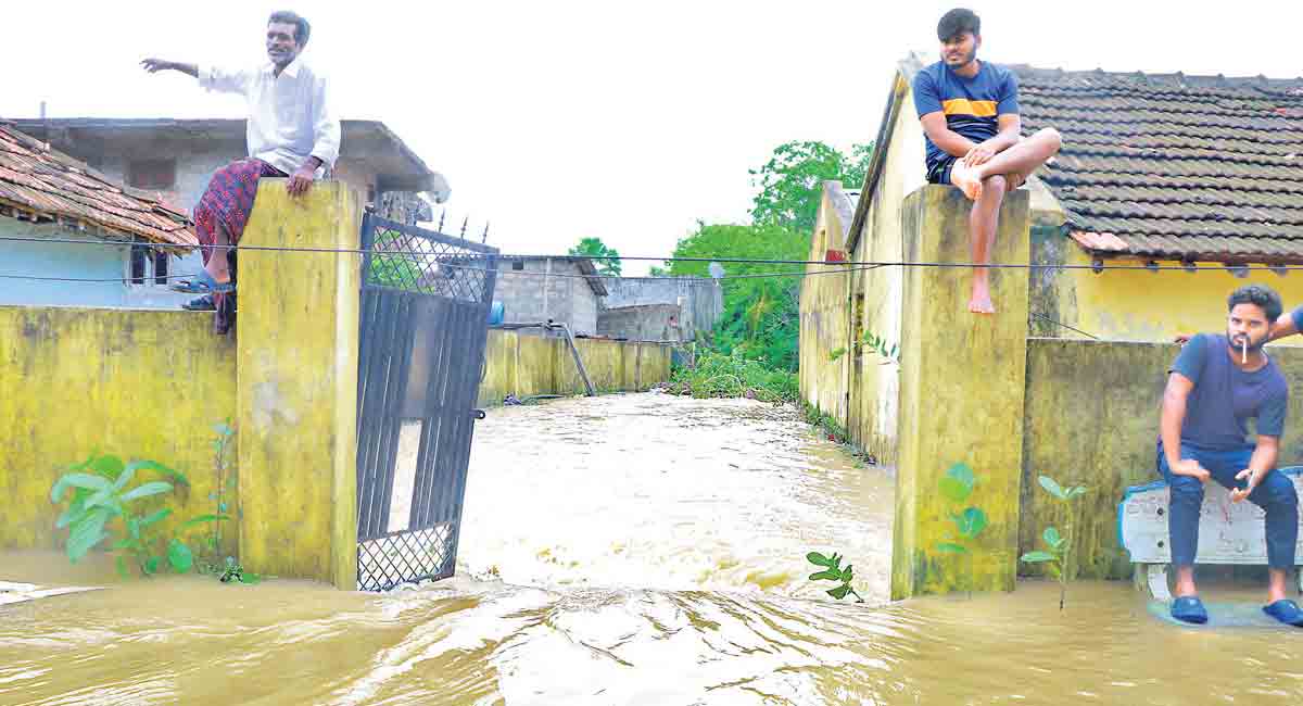 Rains take break, Army helps with rescue in Telangana