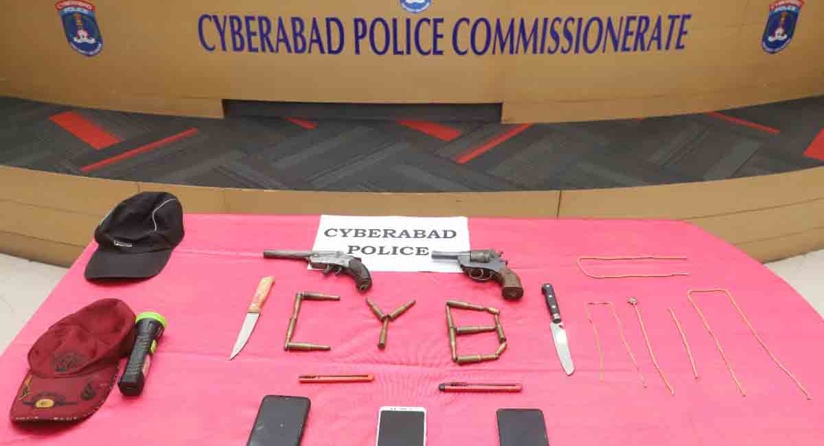 Hyderabad: Police arrest chain snatchers involved in police constable  attack - Telangana Today