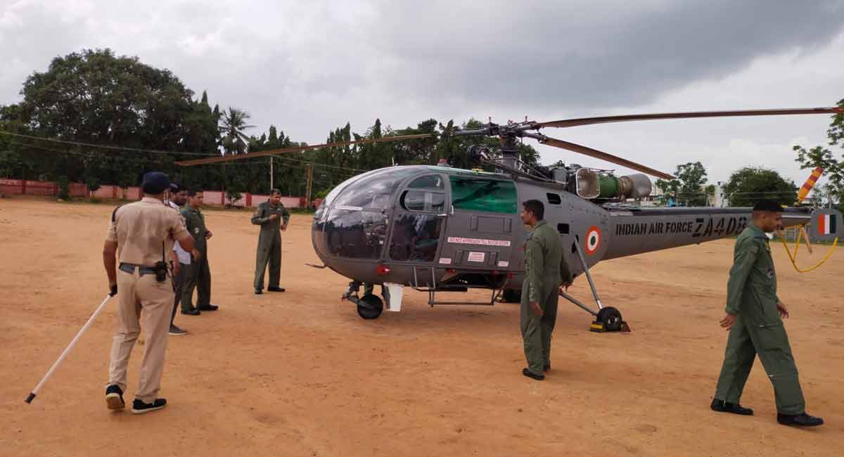 IAF chopper arrives in Kothagudem for relief operations in flood affected areas