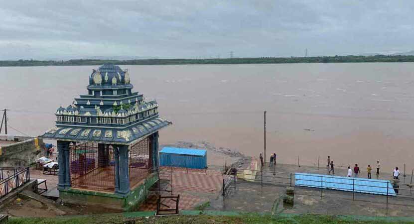 Godavari water level receding at Bhadrachalam