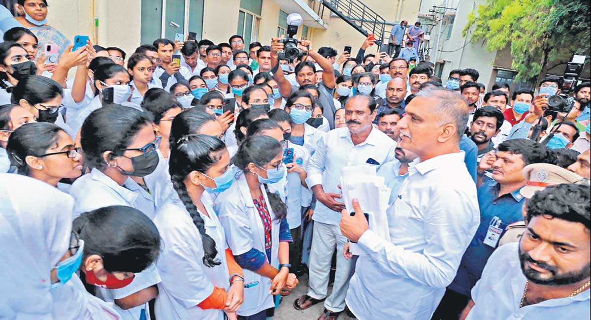 Doctors’ absence at Nalgonda GGH irks Harish Rao 