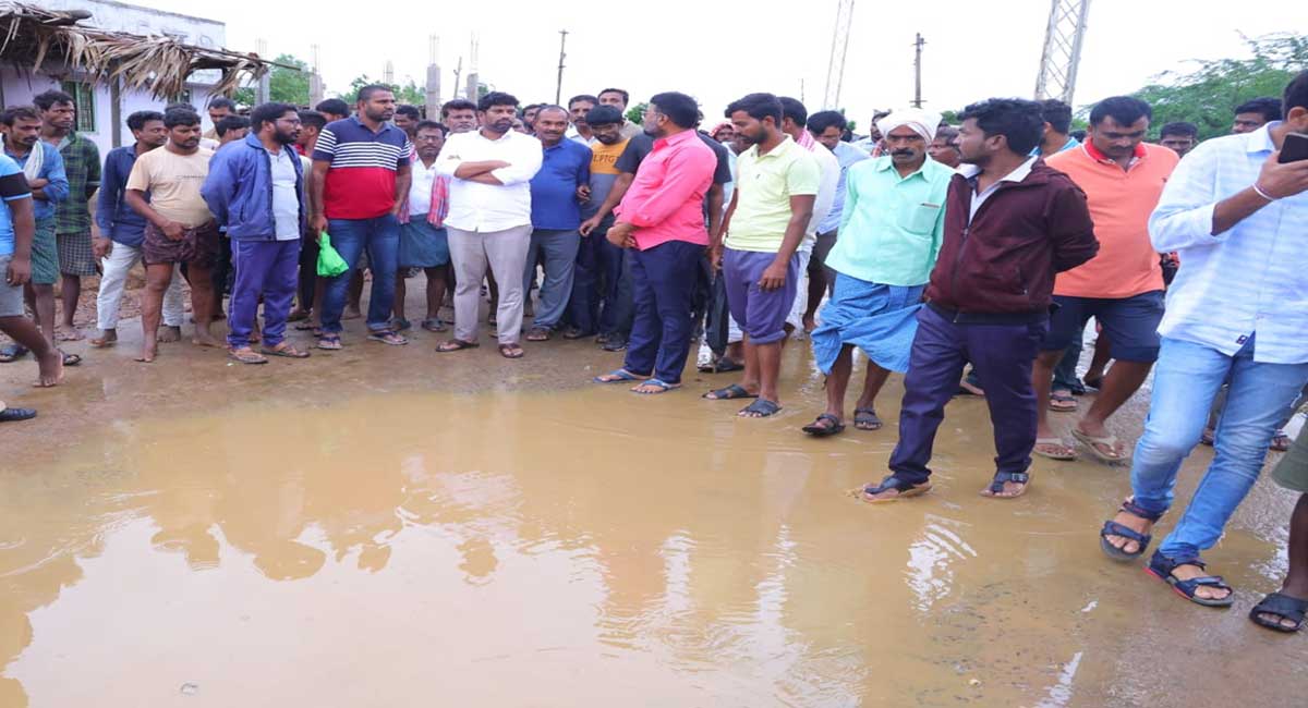 Balka Suman tours flood-affected areas in Chennur