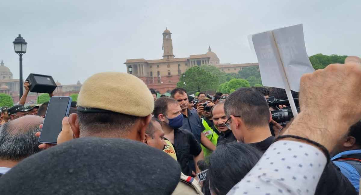 Congress protest march: Rahul detained by Delhi Police