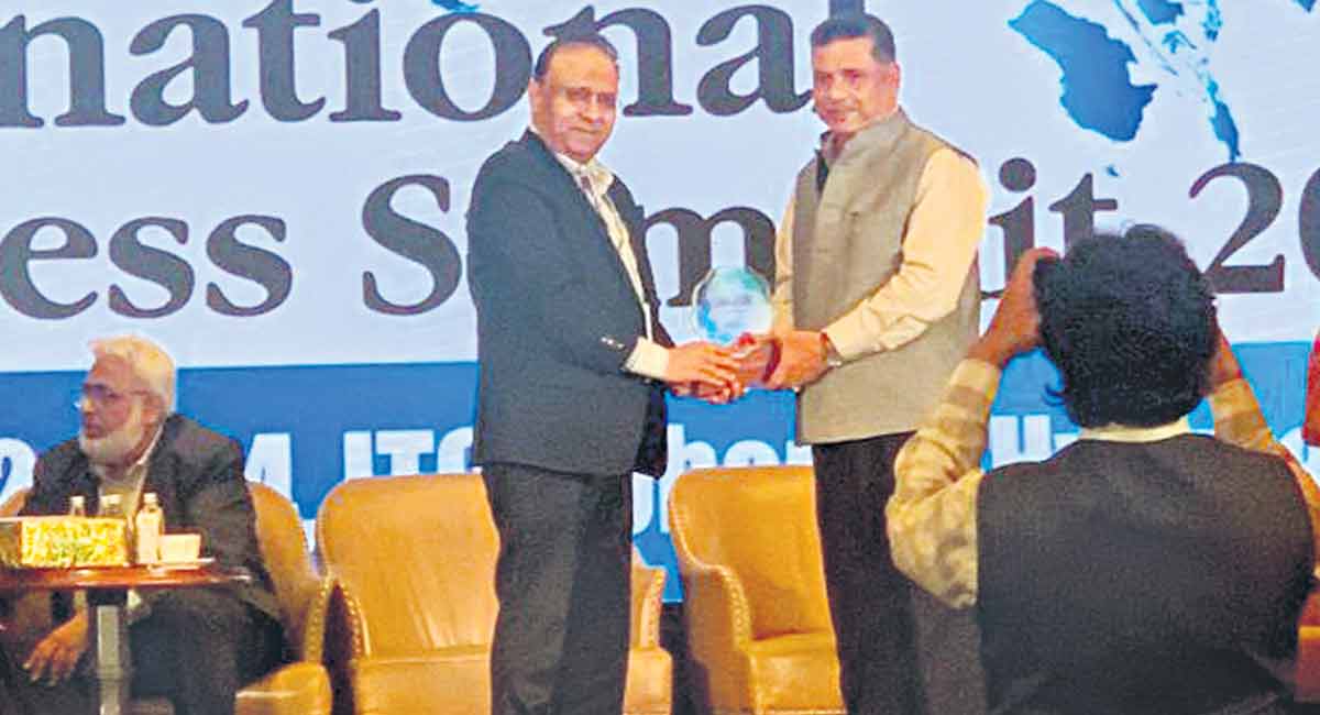 Hyderabad: Noted bird breeder Naveed Qureshi honoured at global summit