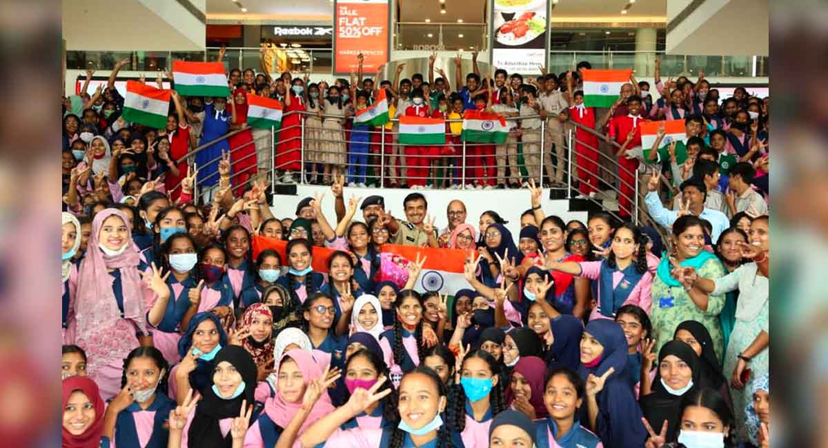 Swatantra Bharata Vajrotsavalu: 1200 children watch ‘Gandhi’ at GVK Mall in Hyderabad