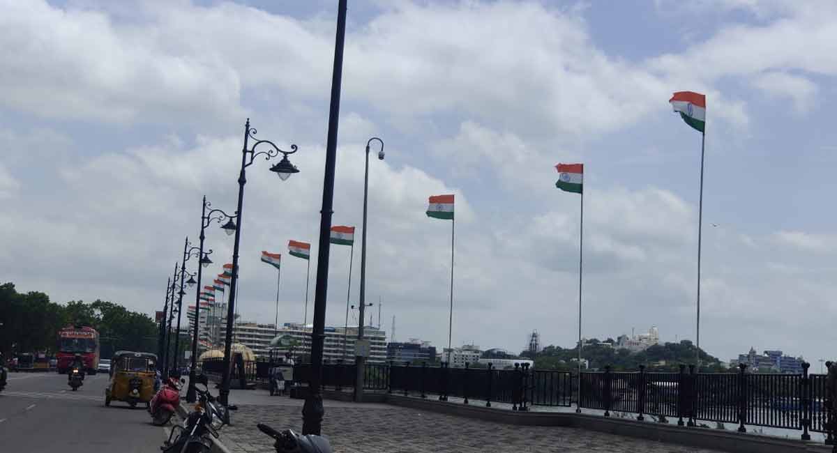 Hyderabad: Tank Bund buzzes with patriotic spirit