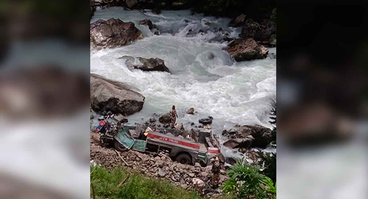 Bus falls into gorge in Jammu and Kashmir, seven security personnel killed