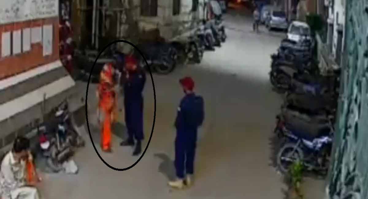 Watch: Karachi security guard kicks pregnant woman, incident caught on CCTV