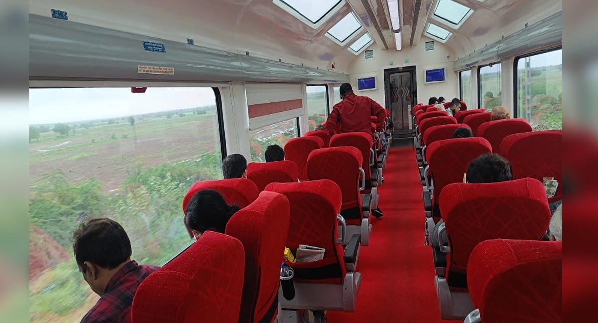 Overwhelming response to Vistadome Coaches on Pune-Secunderabad Shatabdi Express