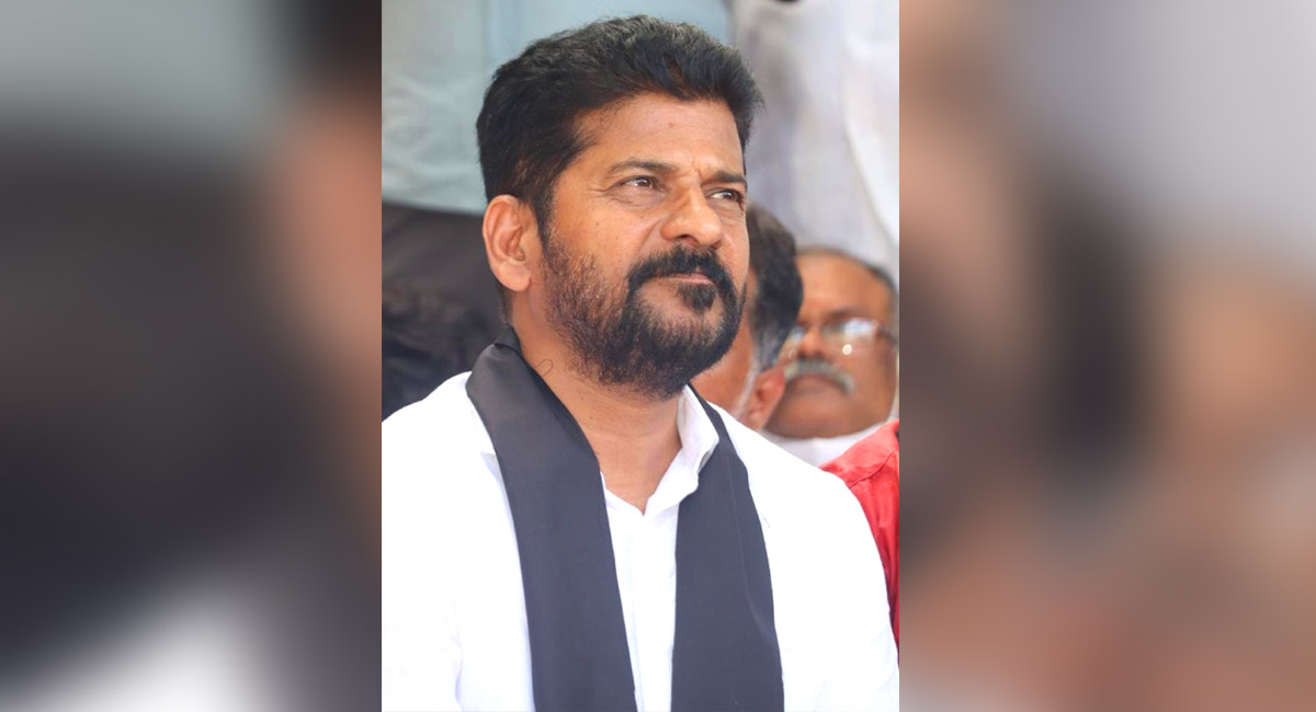 Revanth Reddy apologises for abusive remarks against Komatireddy