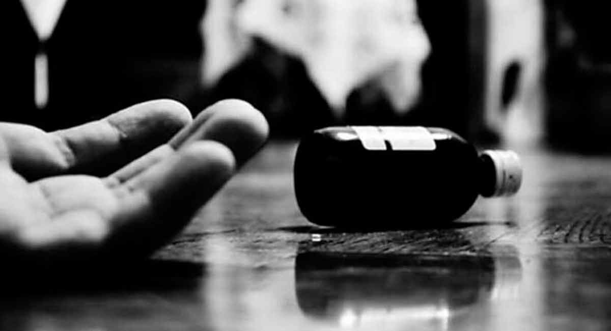 Two commit suicide in Kothagudem