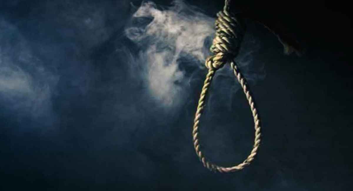 Hyderabad: Mother and daughter found hanging in SR Nagar