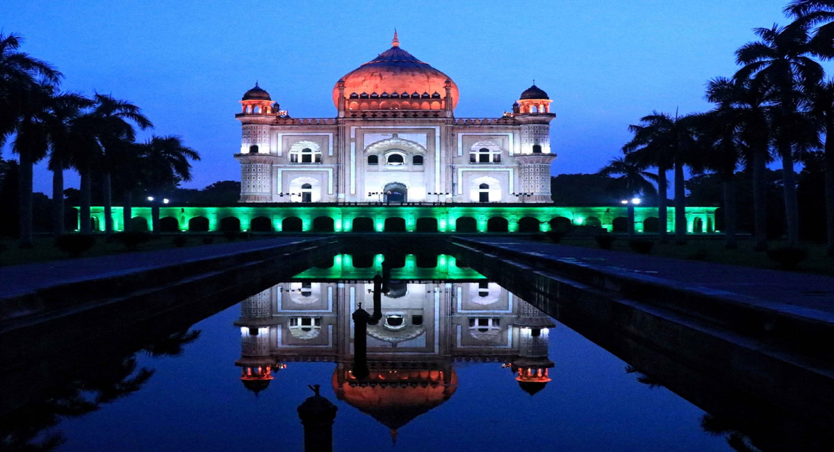 I-Day: Delhi dips in patriotic ardour, tricolur lights up iconic buildings