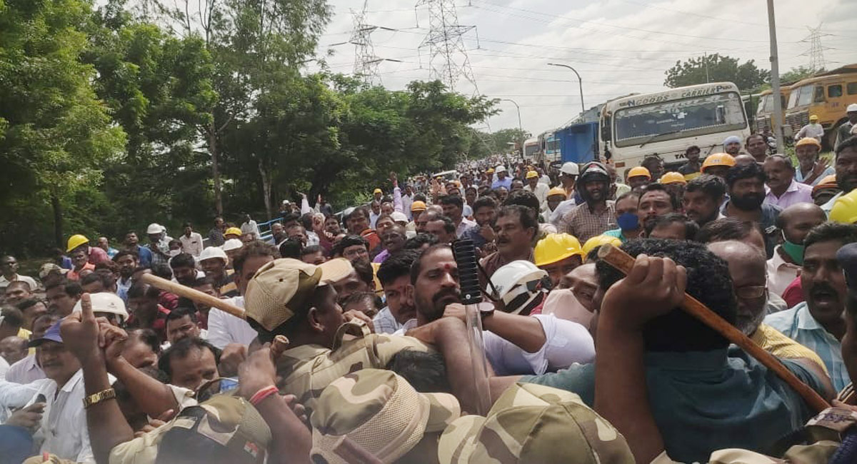 CISF jawans lathi-charge on contract workers protesting at NTPC Ramagundam