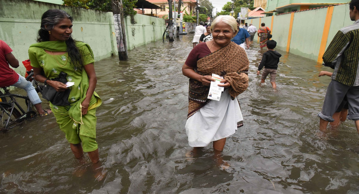 Heavy downpour claims 10 lives in Kerala, more rain likely