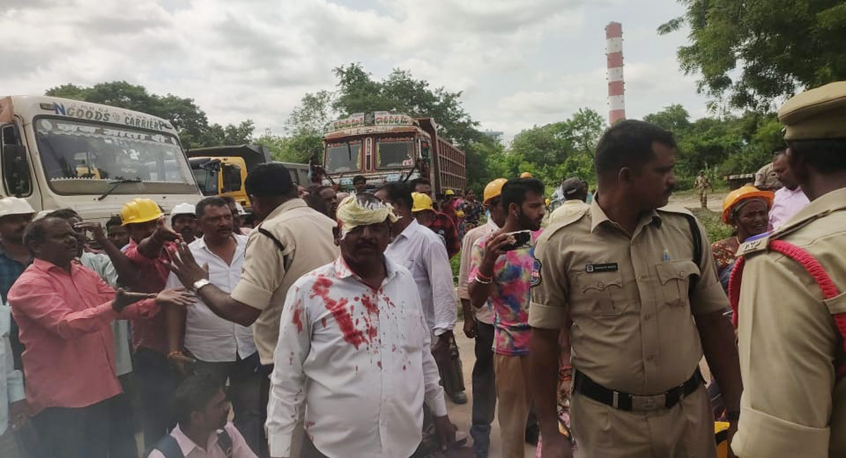 CISF jawans lathi-charge on contract workers protesting at NTPC Ramagundam