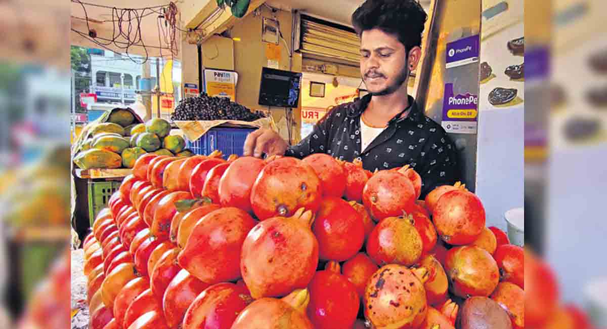 Pomegranate prices plummet sharply in Hyderabad