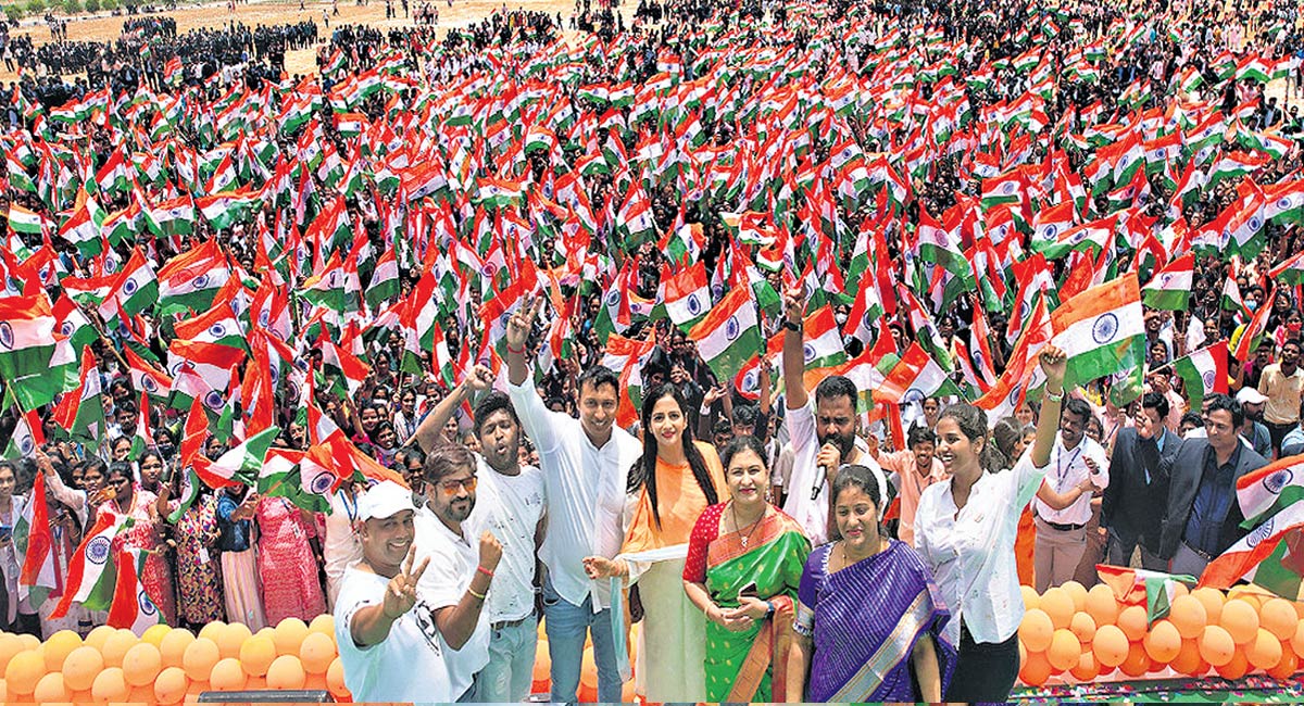 30,000 people wave tricolour at Malla Reddy University