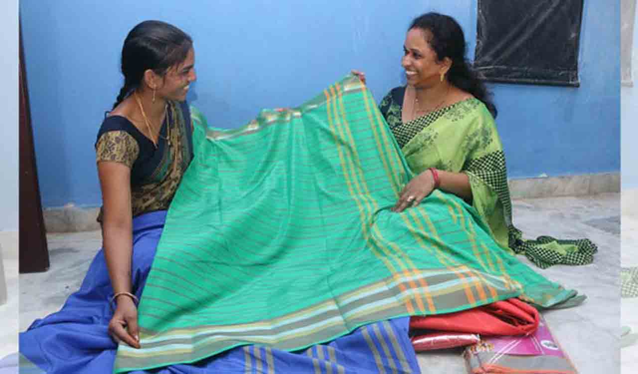 Telangana: Distribution of free Bathukamma sarees to women picks ...
