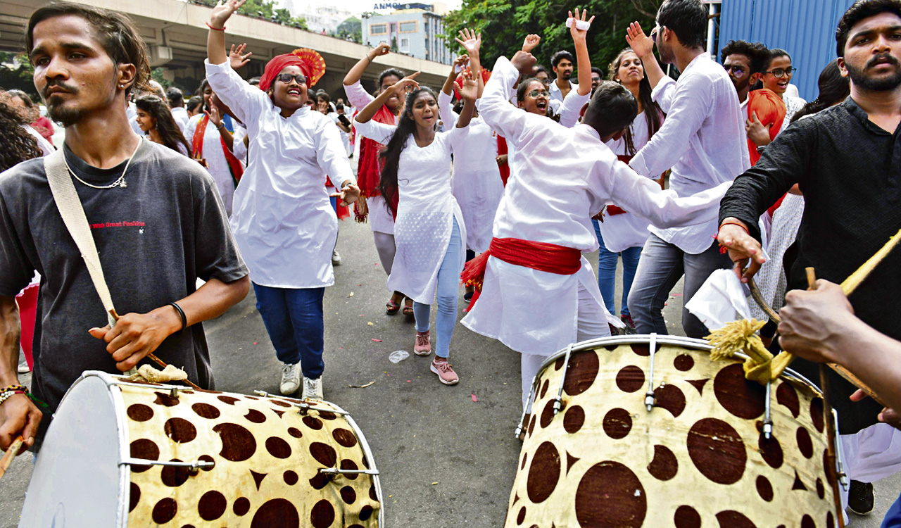 Ganesh Chaturthi: Pre-pandemic festive fervour returns in Hyderabad