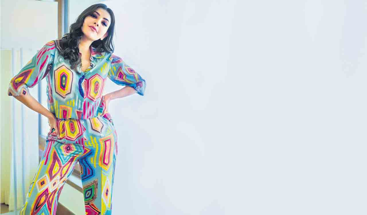Look magnetic in multi-coloured outfits