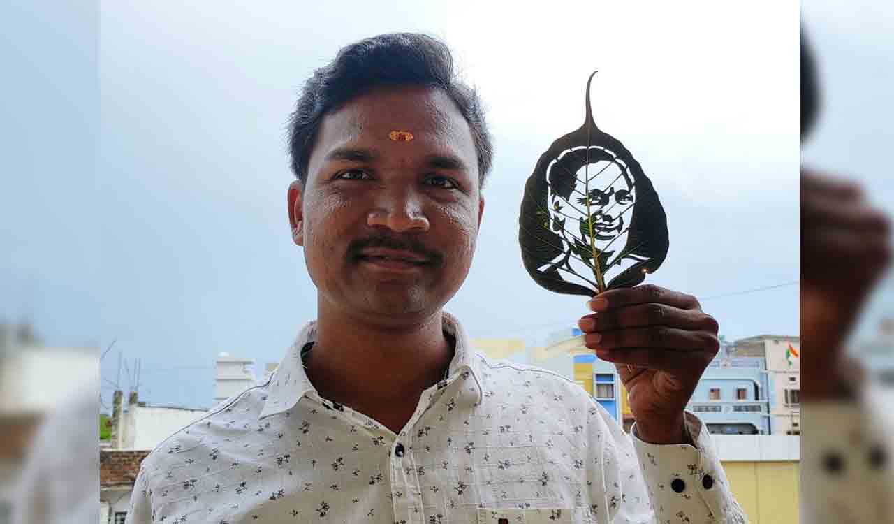 Telangana: Leaf Art brings fame to Shiva Kumar