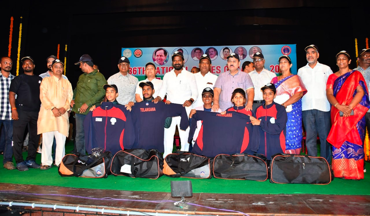 National Games 2022: Minister Srinivas Goud distributes kits to Telangana contingent