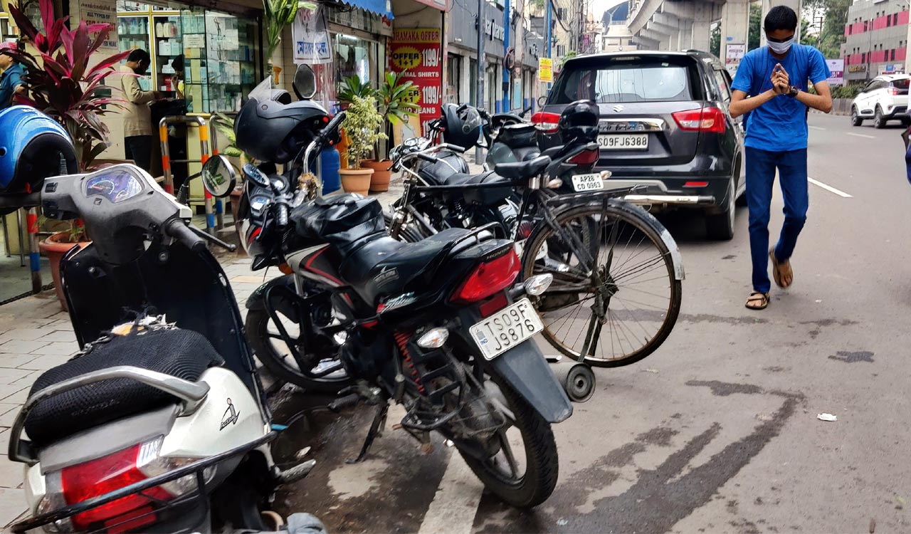 Hyderabad Traffic cops get cracking against road encroachments