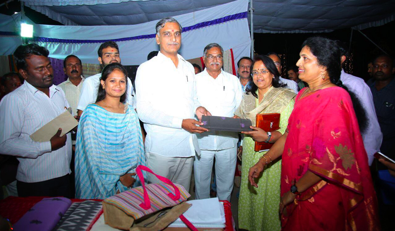 UNESCO listing an honour for Siddipet weavers: Harish Rao