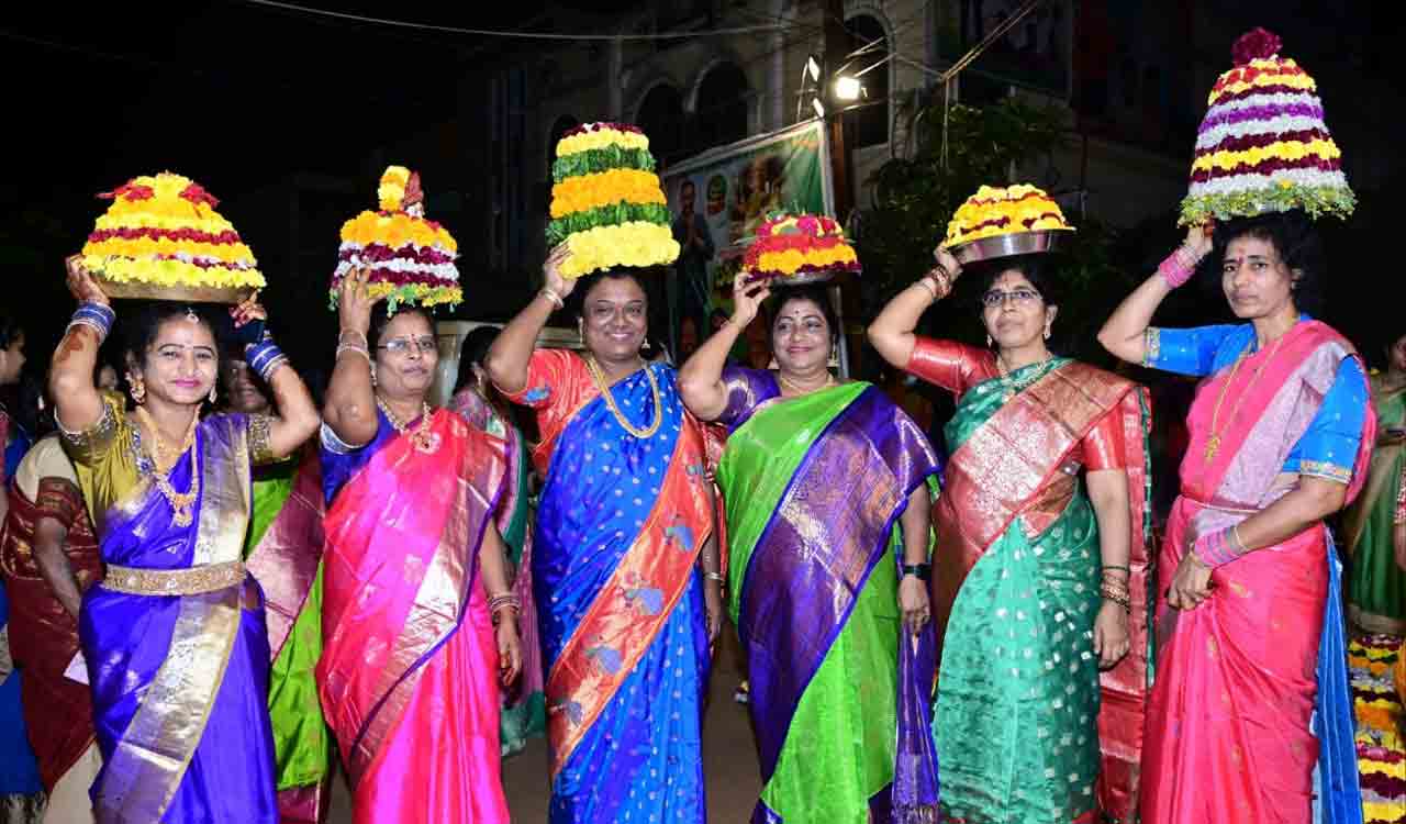 Saddula Bathukamma celebrated on a grand scale in erstwhile Karimnagar