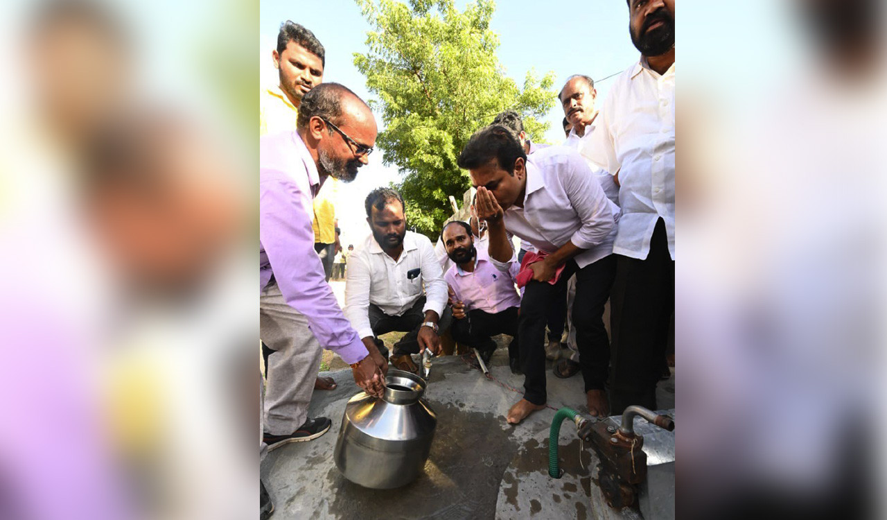 KTR visits 2BHK home of fluoride victim Amshala Swamy, has lunch