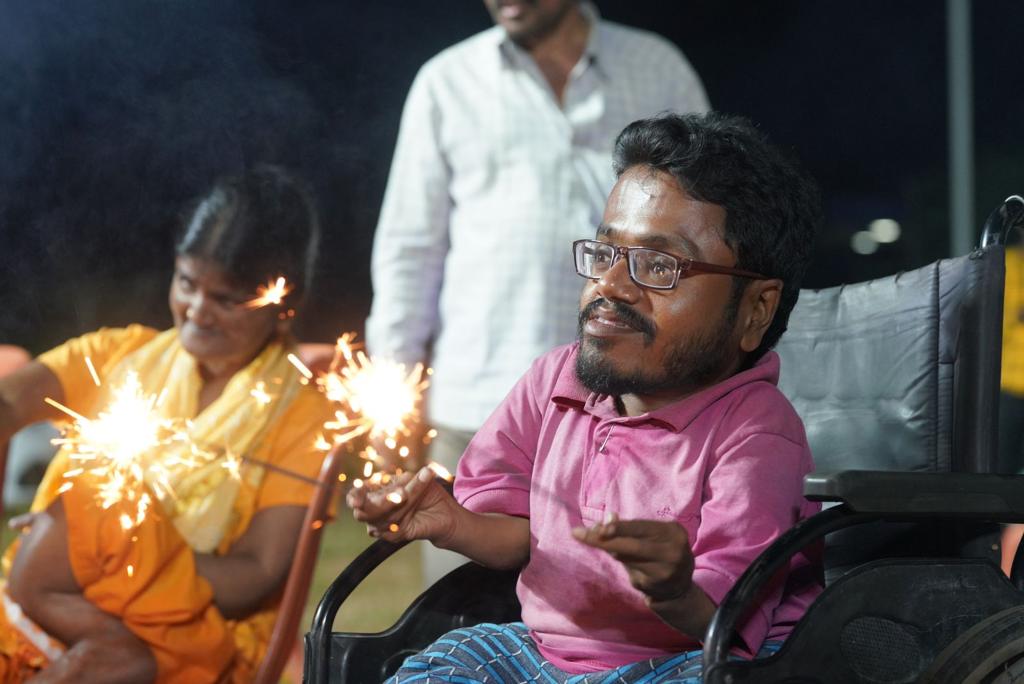 Fluorosis victims in Munugode celebrate Diwali, burn fluorosis ‘rakshasi’