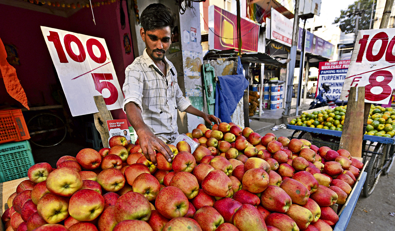 Apple prices in Hyderabad fall on high supply