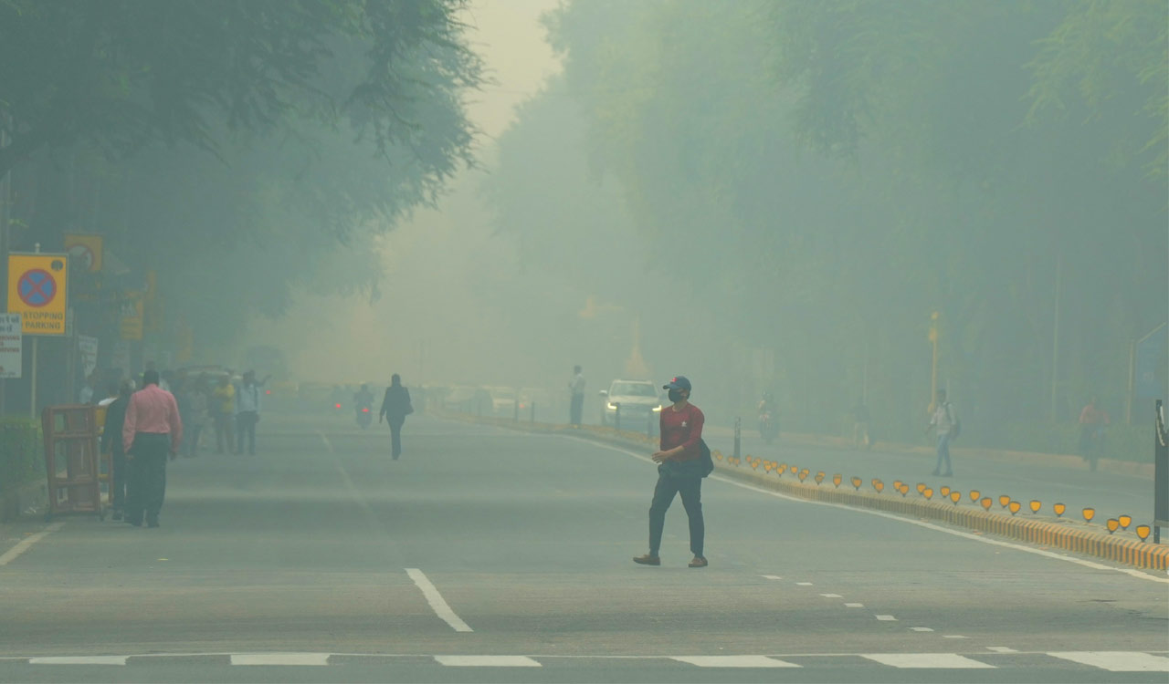 Haze covers Delhi-NCR skies, air quality remains 'severe' - Telangana Today